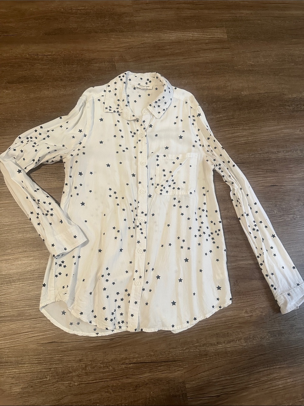 beachlunchlounge White Button-Down Shirt with Navy Star Print